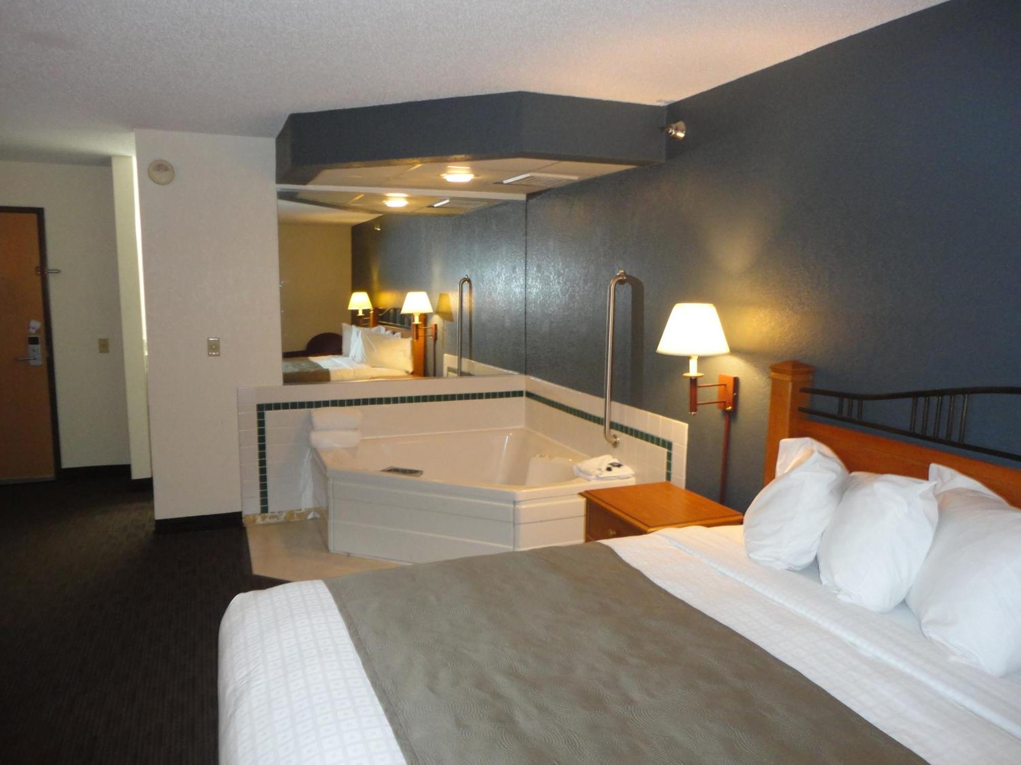 Baymont By Wyndham Owatonna Hotel Ngoại thất bức ảnh